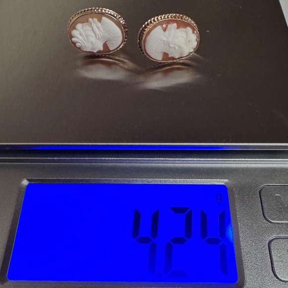 Vintage 10K Yellow Gold Carved Shell Cameo Screw Back Earrings 4.24 Gram - Picture 12 of 12